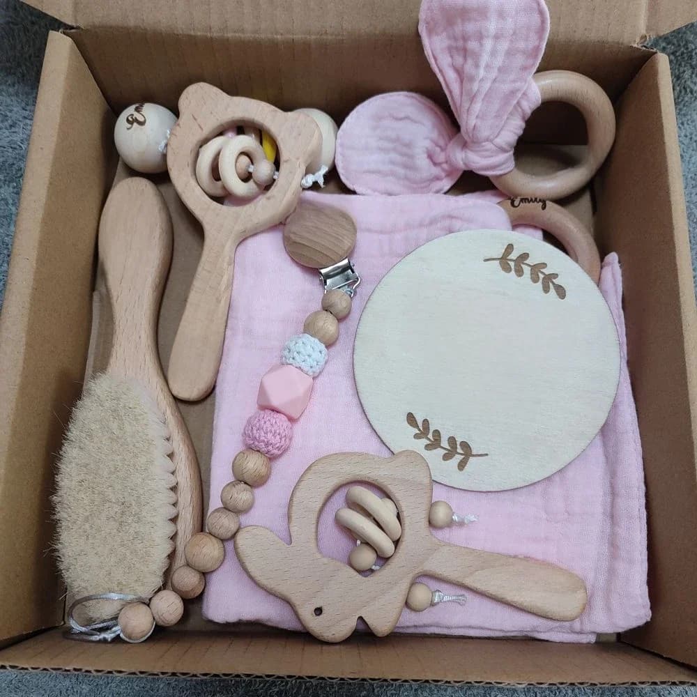 Baby geschenkdoos 8 stuks met gepersonaliseerde naam, natuurlijke houten bijtring rammelaar set, aangepaste baby speelgoed, baby naam aankondiging